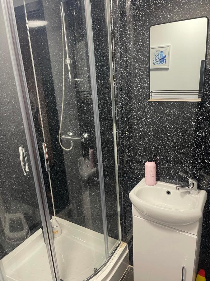 Elegant Studio1 Netflix Bathroom Close To Beach Swansea Buitenkant foto